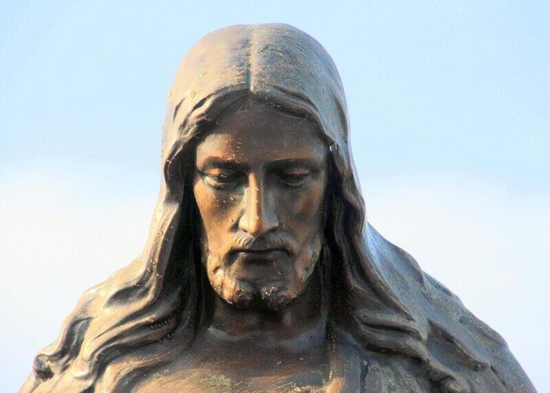 statue of Jesus demonstrating the Beatitudes by praying in humility